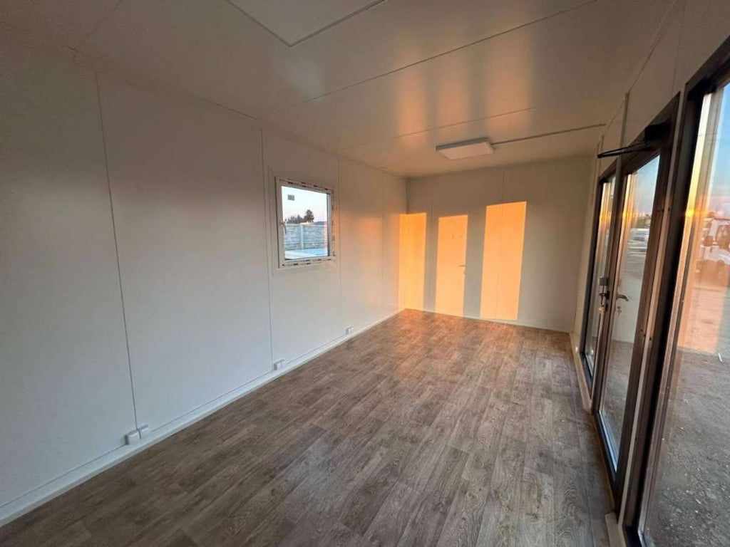 Module Studio de Jardin 15 m² Façade Bois Foncé Persiennes Anthracite Baies Vitrées