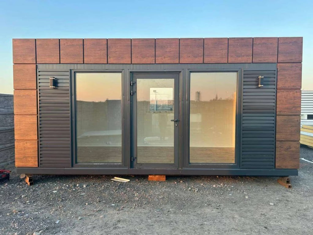 Module Studio de Jardin 15 m² Façade Bois Foncé Persiennes Anthracite Baies Vitrées